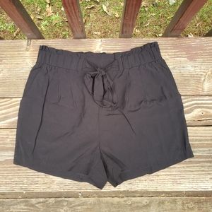 NiMin Black Fabric Flowy Shorts With Pockets and Bow Tie - L